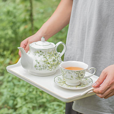 Porcelain Tea Set For Ramadan Gift Sustainable Tea Cup Teapot Saucers And Plates Gold rimmed cups