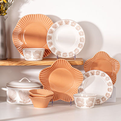 Porcelain Ceramic Type 2023 Christmas Decorations Dinnerware Set With Plant Pattern